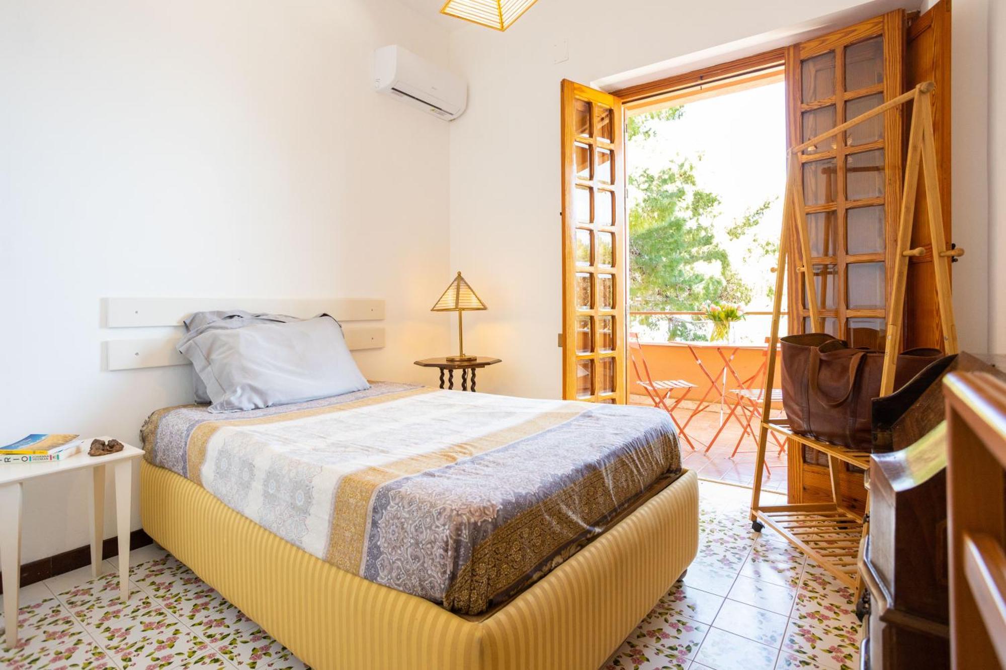 Villa Nel Verde Sul Mare, Mondello, Palermo Bagian luar foto