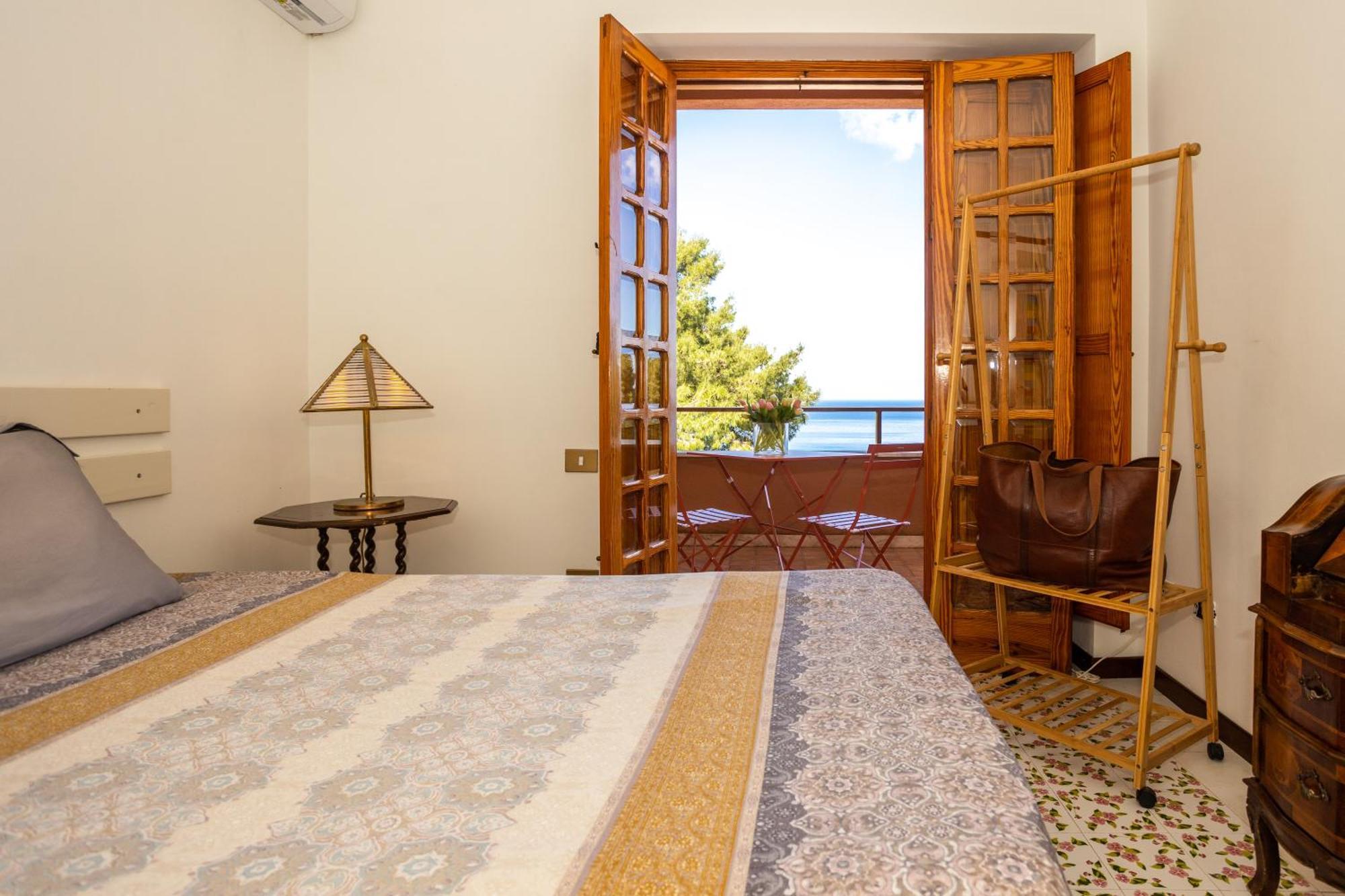 Villa Nel Verde Sul Mare, Mondello, Palermo Bagian luar foto